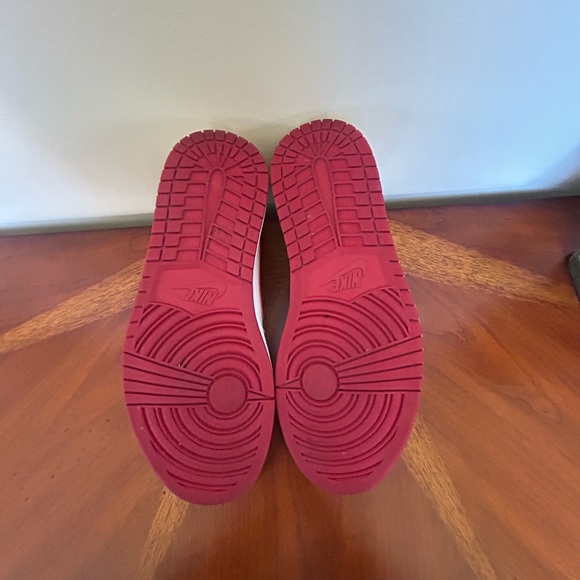 Nike Jordan 1 Retro - Picture 4 of 7